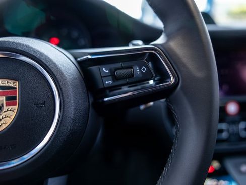 Used 2025 Porsche Macan image 41