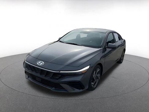 Used 2025 Hyundai Elantra SEL image 7