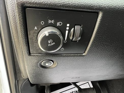 Used 2022 Jeep Grand Cherokee Laredo X image 30