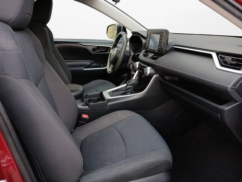 Used 2020 Toyota RAV4 LE FWD image 24