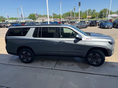 Used 2025 Chevrolet Suburban Z71 AWD/4WD image 5