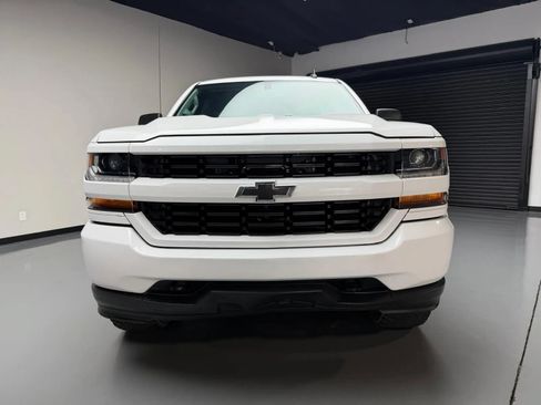 Used 2018 Chevrolet Silverado 1500 Custom w/ Custom Value Package RWD image 2