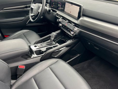 Certified 2025 Kia Telluride S image 19