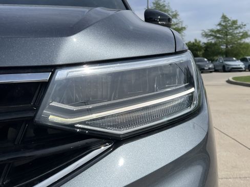 Certified 2023 Volkswagen Tiguan SE R-Line FWD image 6