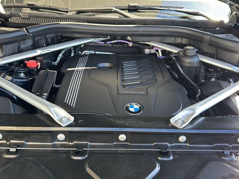 Used 2022 BMW X5 xDrive40i w/ M Sport Package image 31