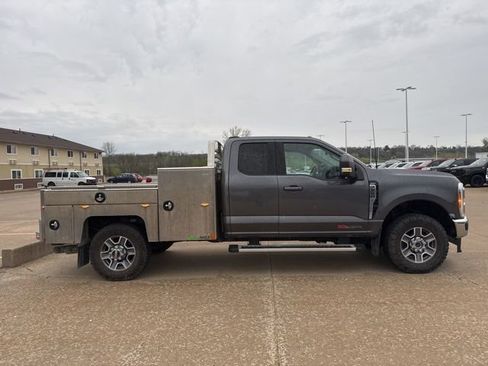 Used 2023 Ford F250 Lariat image 2