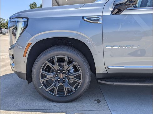 New 2026 GMC Yukon Denali w/ Advanced Technology Package AWD/4WD image 10