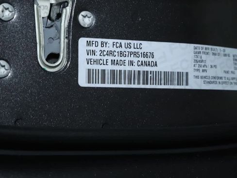 Used 2023 Chrysler Pacifica Touring-L image 20