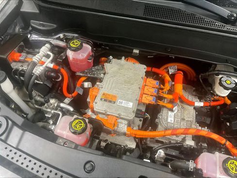 Used 2022 Chevrolet Bolt EUV LT w/ Convenience Package image 35