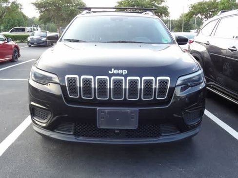 Used 2021 Jeep Cherokee Latitude w/ Mopar Interior Package FWD image 2