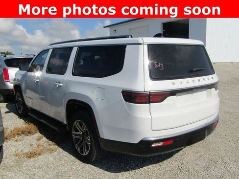 Used 2025 Jeep Wagoneer L Series II AWD/4WD image 3