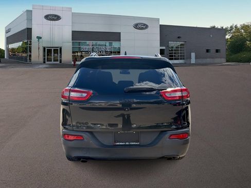 Used 2014 Jeep Cherokee Latitude w/ Cold Weather Group AWD/4WD image 8