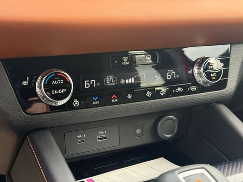 Used 2025 Mitsubishi Outlander image 20