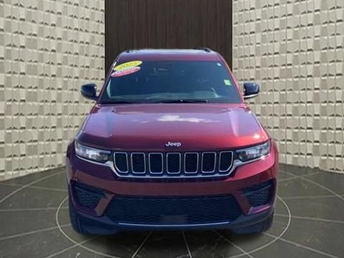 Used 2025 Jeep Grand Cherokee Laredo X AWD/4WD image 10