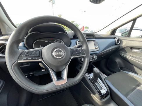 Used 2025 Nissan Versa SV FWD image 9