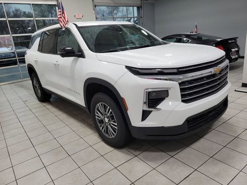 Used 2024 Chevrolet Traverse LT image 13