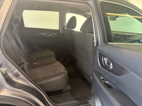 Used 2016 Nissan Rogue S w/ Appearance Package FWD image 8
