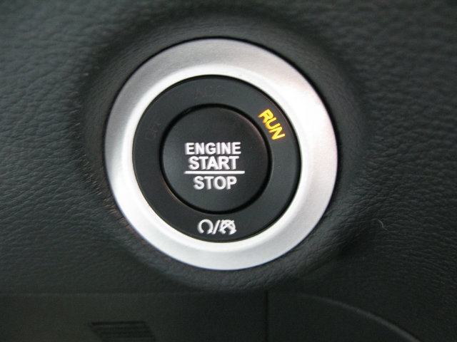 Used 2025 Chrysler Pacifica Limited FWD image 21
