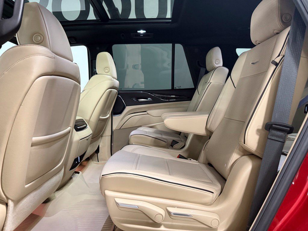 Used 2023 Cadillac Escalade Premium Luxury w/ LPO, Floor Liner Package AWD/4WD image 10