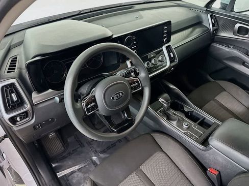 Used 2021 Kia Sorento LX FWD image 2