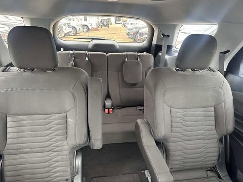 Used 2020 Ford Explorer XLT image 12