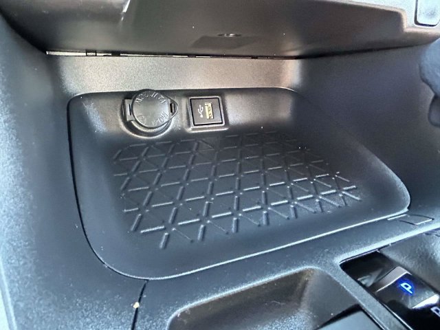 Used 2025 Toyota RAV4 LE AWD/4WD image 29