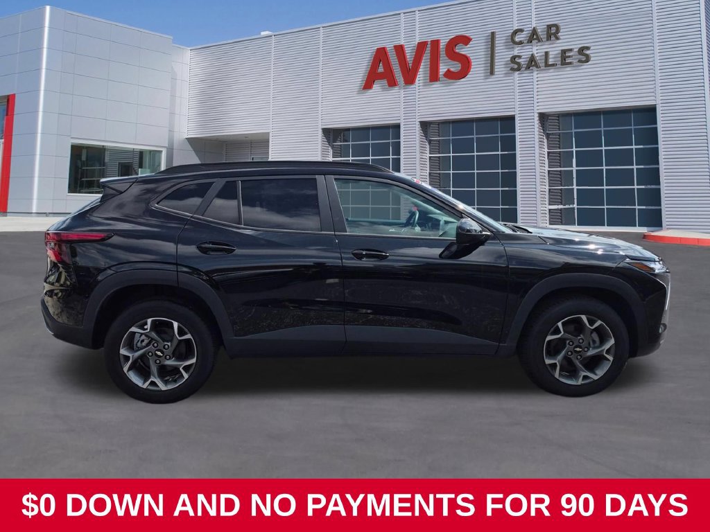 Used 2025 Chevrolet Trax LT w/ LT Convenience Package FWD image 4