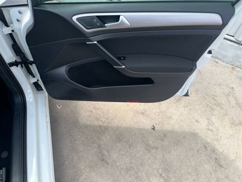 Used 2016 Volkswagen e-Golf SE FWD image 17