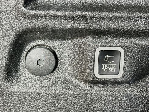Used 2023 Jeep Grand Cherokee L Limited AWD/4WD image 31