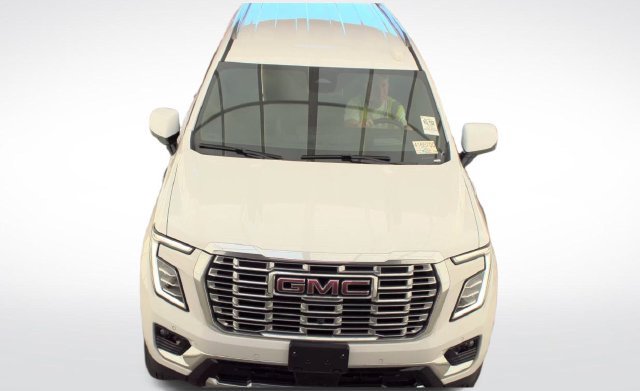 Used 2025 GMC Yukon XL Denali AWD/4WD image 8