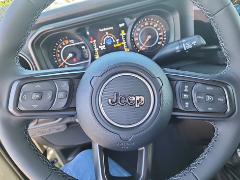 New 2025 Jeep Gladiator Rubicon image 9