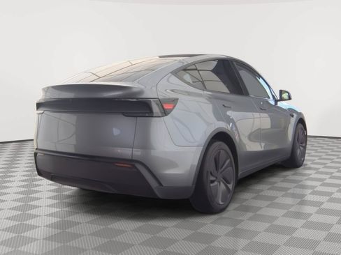 Used 2026 Tesla Model Y Long Range RWD image 2