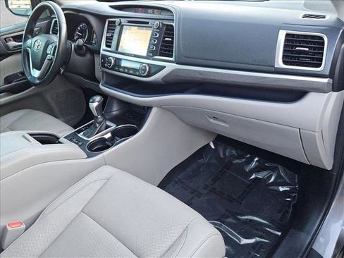 Used 2018 Toyota Highlander Limited image 24