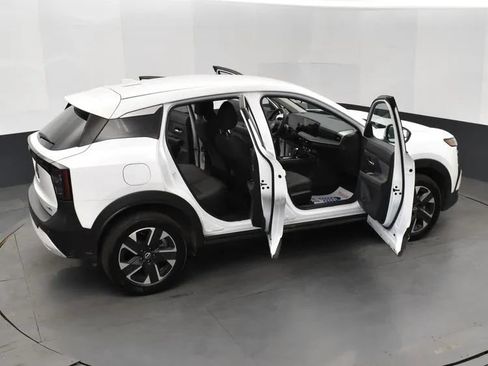 Used 2025 Nissan Kicks SV AWD/4WD image 6