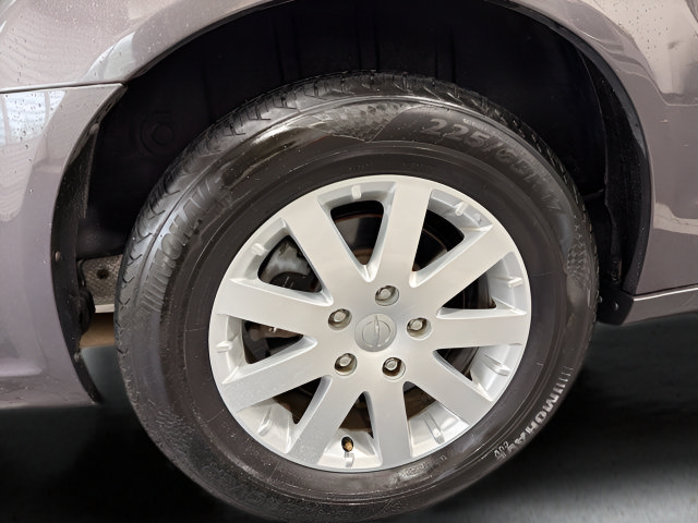 Used 2015 Chrysler Town & Country Touring FWD image 31