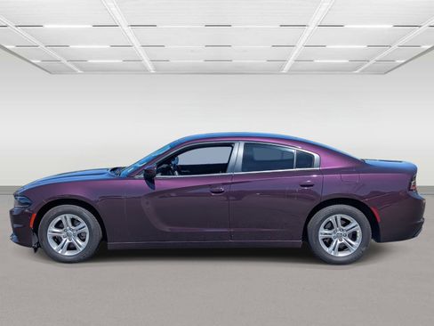 Used 2022 Dodge Charger SXT image 2