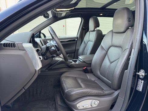 Used 2018 Porsche Cayenne S image 14