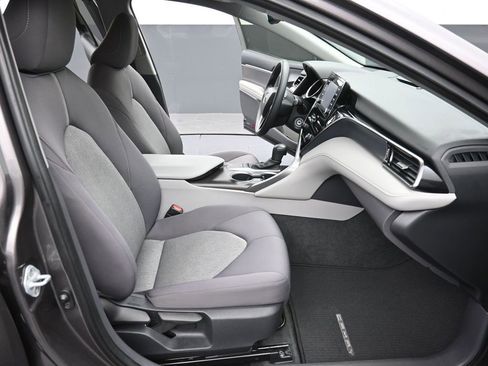 Used 2022 Toyota Camry LE image 14