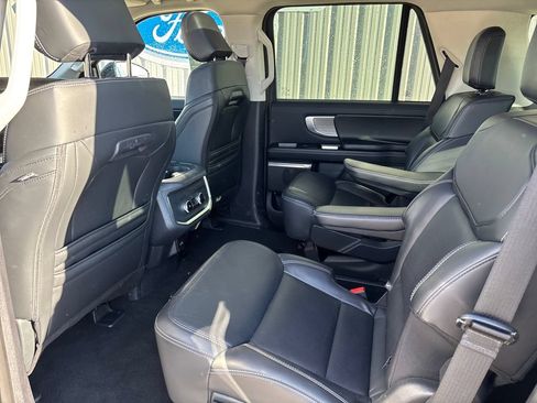 Used 2025 Ford Expedition Platinum AWD/4WD image 16