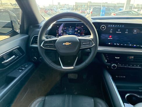 Used 2025 Chevrolet Suburban High Country image 17