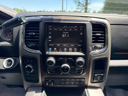 Used 2016 RAM 2500 Laramie w/ Convenience Group AWD/4WD image 16
