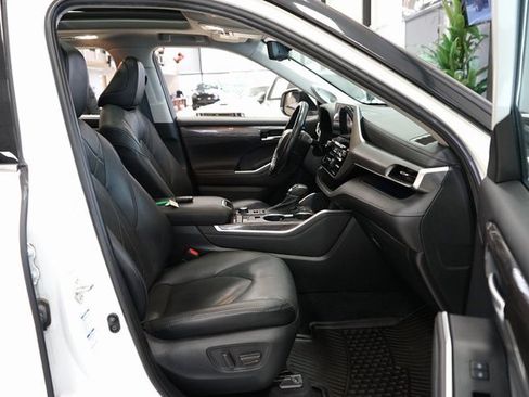 Used 2021 Toyota Highlander Platinum image 46
