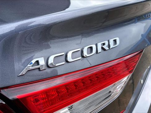 Used 2019 Honda Accord EX image 30