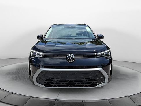 New 2026 Volkswagen Taos SE AWD/4WD image 2