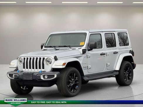 Used 2022 Jeep Wrangler Unlimited Sahara w/ Cold Weather Group image 5