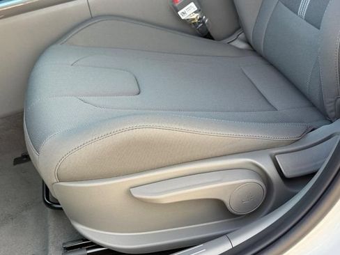 New 2026 Hyundai Elantra SE FWD image 17