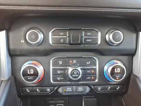 Used 2021 GMC Yukon XL SLT w/ SLT Premium Package image 22