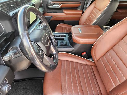 Used 2024 GMC Sierra 3500 Denali Ultimate AWD/4WD image 7