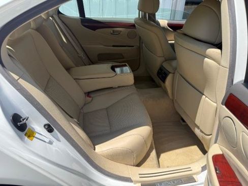 Used 2010 Lexus LS 460 AWD w/ Comfort Pkg image 7