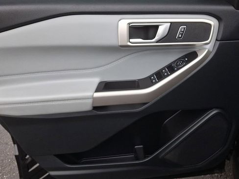 Used 2023 Ford Explorer XLT w/ Equipment Group 202A image 13